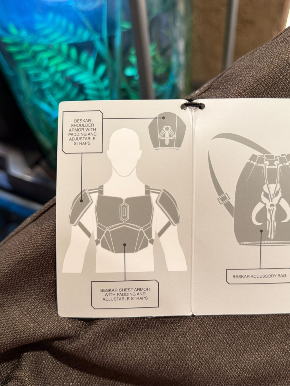 2026 Disney Parks Star Wars Galaxy’s Edge Mandalorian Armor & Gauntlets Set - Picture 7 of 9